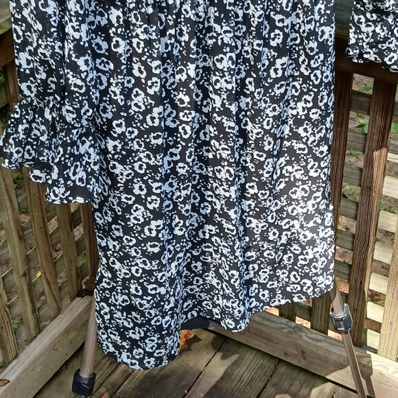 'Ditsey' Black & White Chiffon Floral Flowy &  Long Wrist Ruffles  Midi Sz M - Picture 6 of 12